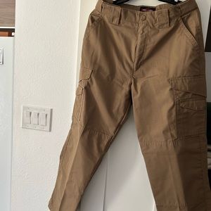Men’s cargo pants 32 x 30 new without tags